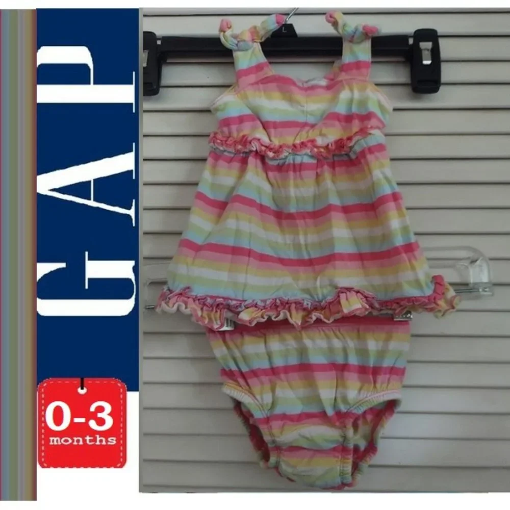 🎁 10/$25- Gap stripe dress and briefs,  0-3 months,  pastel stripes